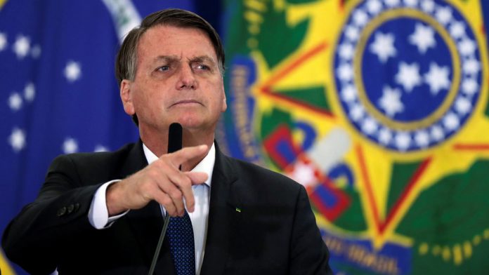 En plena crisis política y sanitaria, renuncian dos ministros de Bolsonaro