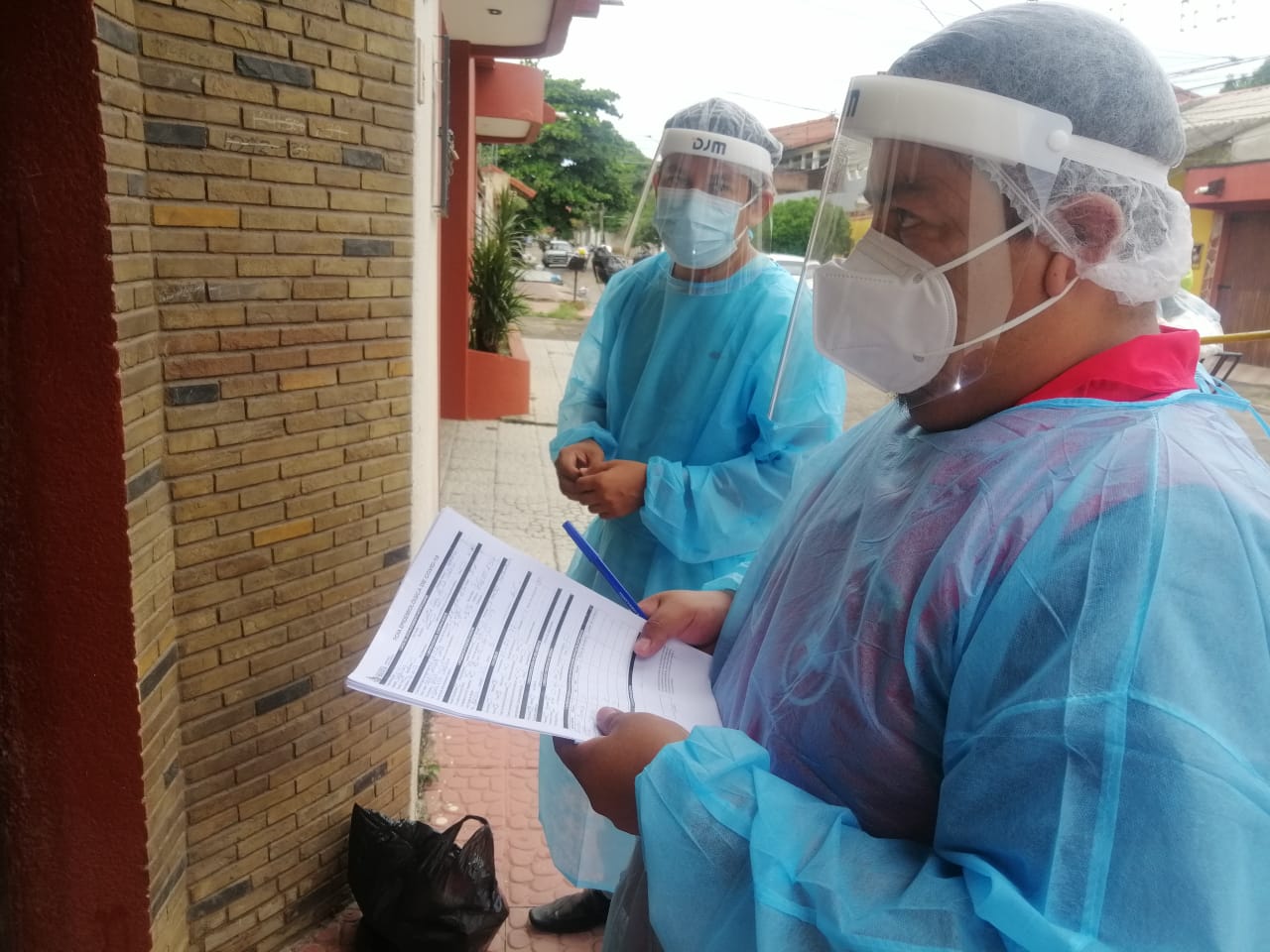 Brigadas médicas recorren Santa Cruz para vacunar, detectar y tratar pacientes COVID-19