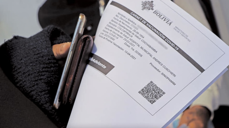 Denuncian venta de certificados falsificados de vacunas contra el COVID-19