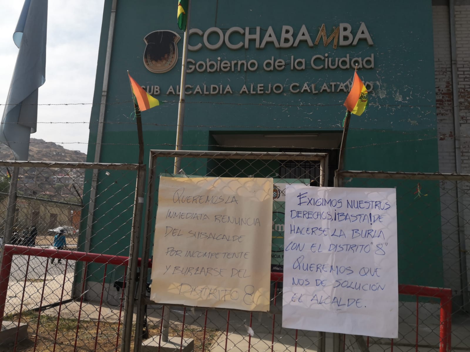 Cochabamba: Vecinos del Distrito 8 cumplen su segundo día de movilizaciones en demanda de obras