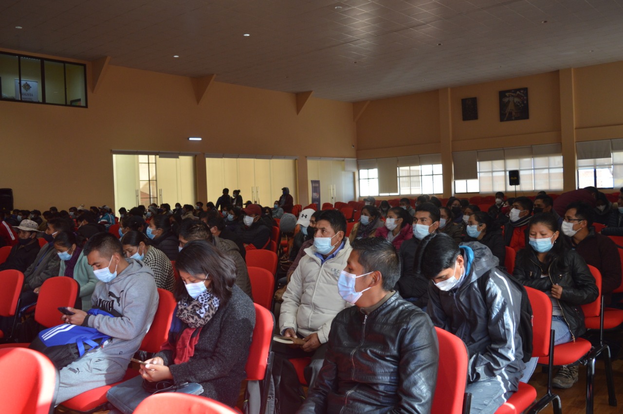 Ministerio de Educación entrena a maestros del distrito educativo de Luribay en el manejo de la Plataforma