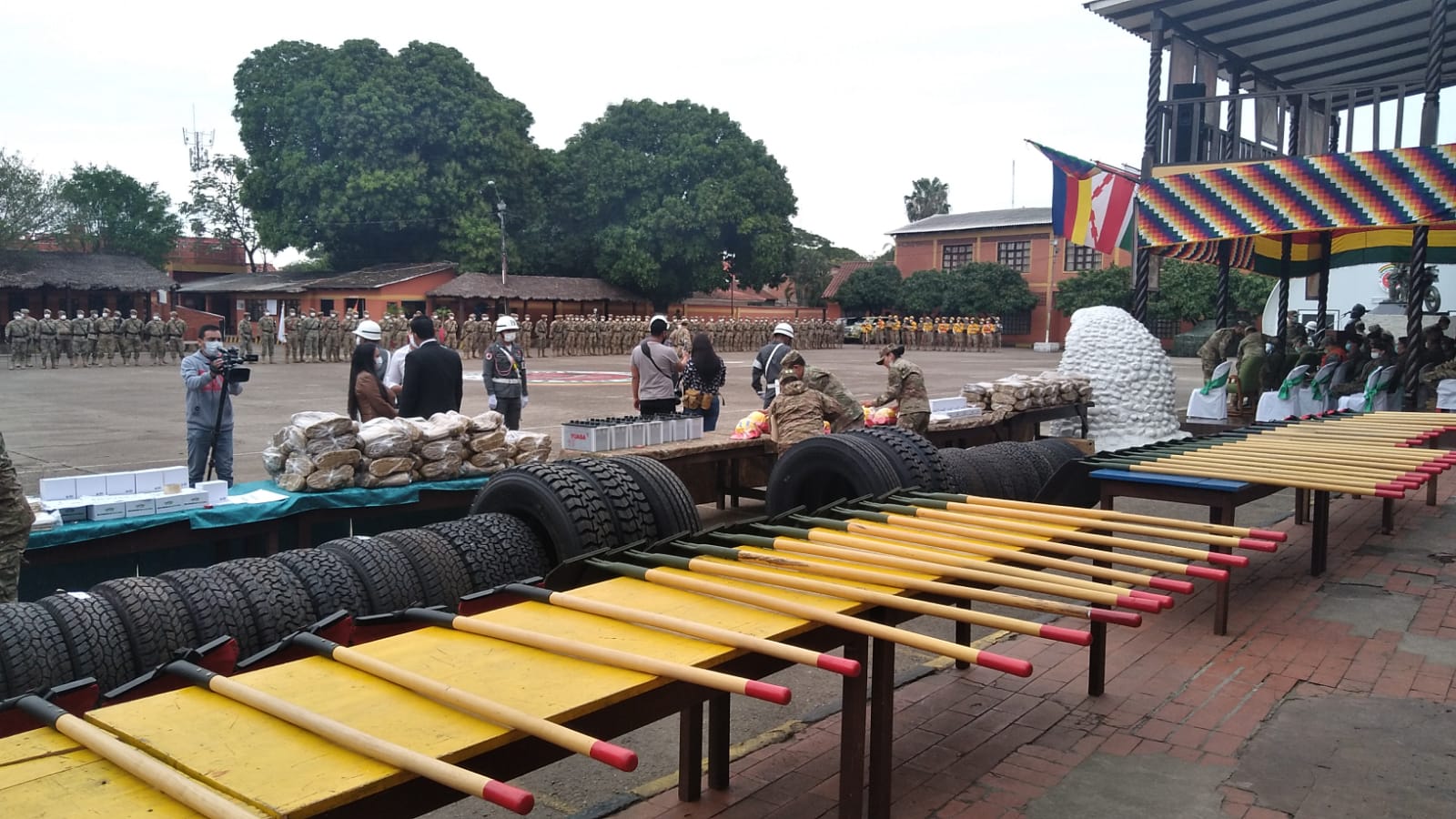 Ministerio de Defensa entrega equipamiento contra incendios a las FFAA en Santa Cruz