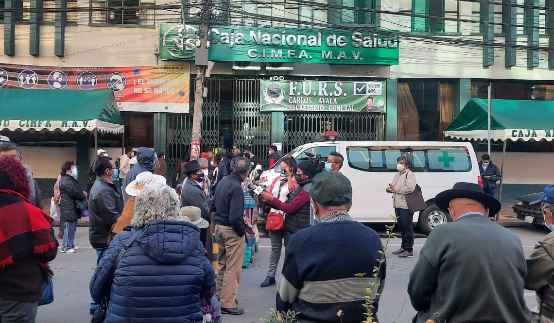 Proponen que seguros organicen brigadas para vacunar a adultos mayores en sus hogares