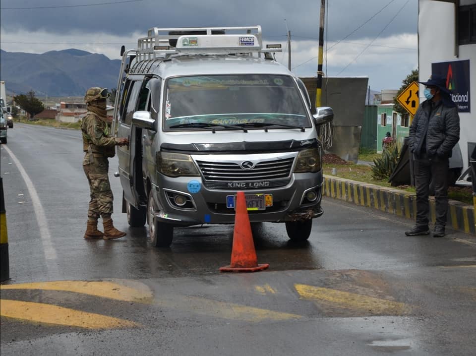 Defensa, Impuestos Nacionales y FFAA realizan operaciones de interdicción al contrabando en Guaqui y Desaguadero