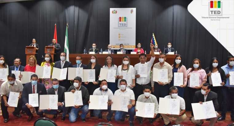 El TED de Santa Cruz entrega credenciales a nuevas autoridades subnacionales