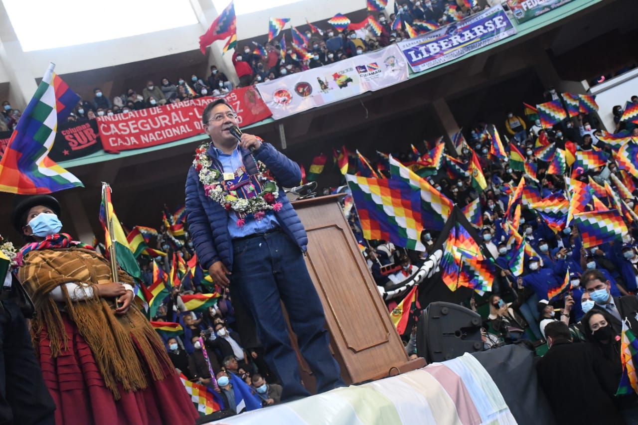 Presidente destaca que la totalidad de los departamentos plantea que Bolivia industrialice sus recursos naturales (amplia)