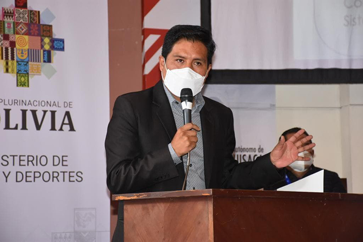 Ministro de Salud: Las vacunas son efectivas para todas las variantes del COVID-19