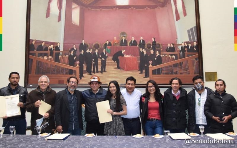 Conmemorando el Día del Cine Boliviano, senador Pérez entrega declaraciones camarales a cineastas