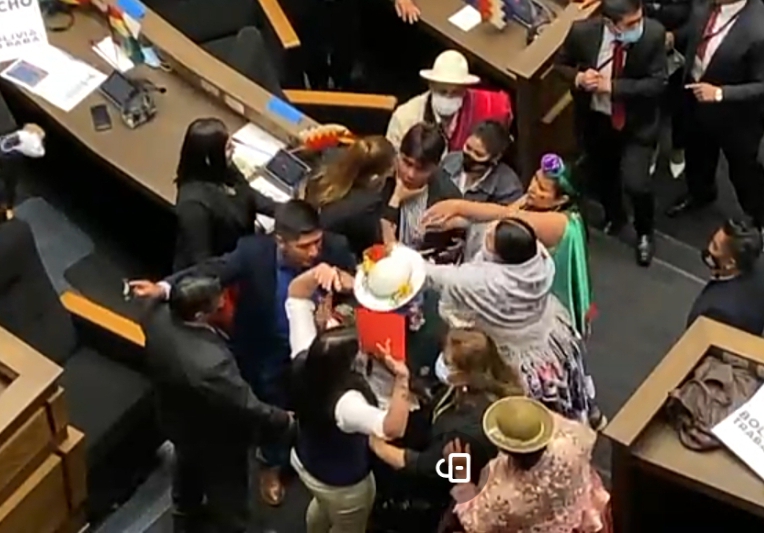 Diputado Héctor Arce denunciará a su colega de CC Tatiana Áñez ante la Comisión de Ética, tras agresiones