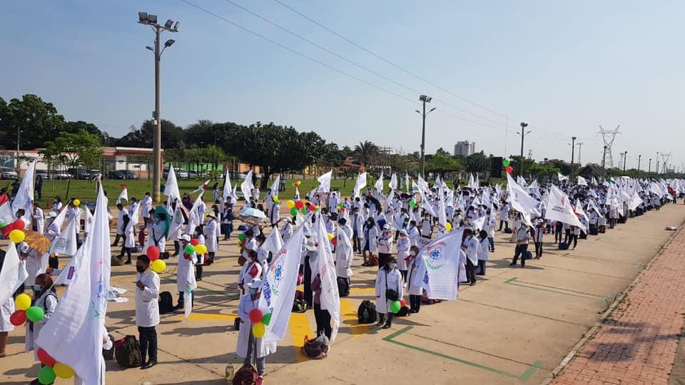 Gobierno moviliza brigadas médicas desde Santa Cruz, “por la salud y la vida”, para reforzar lucha contra el COVID-19 (Amplia)