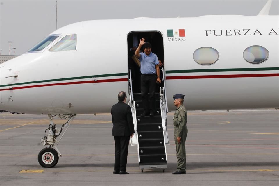 Terceros dio 30 minutos a la tripulación mexicana para salir del país con Morales