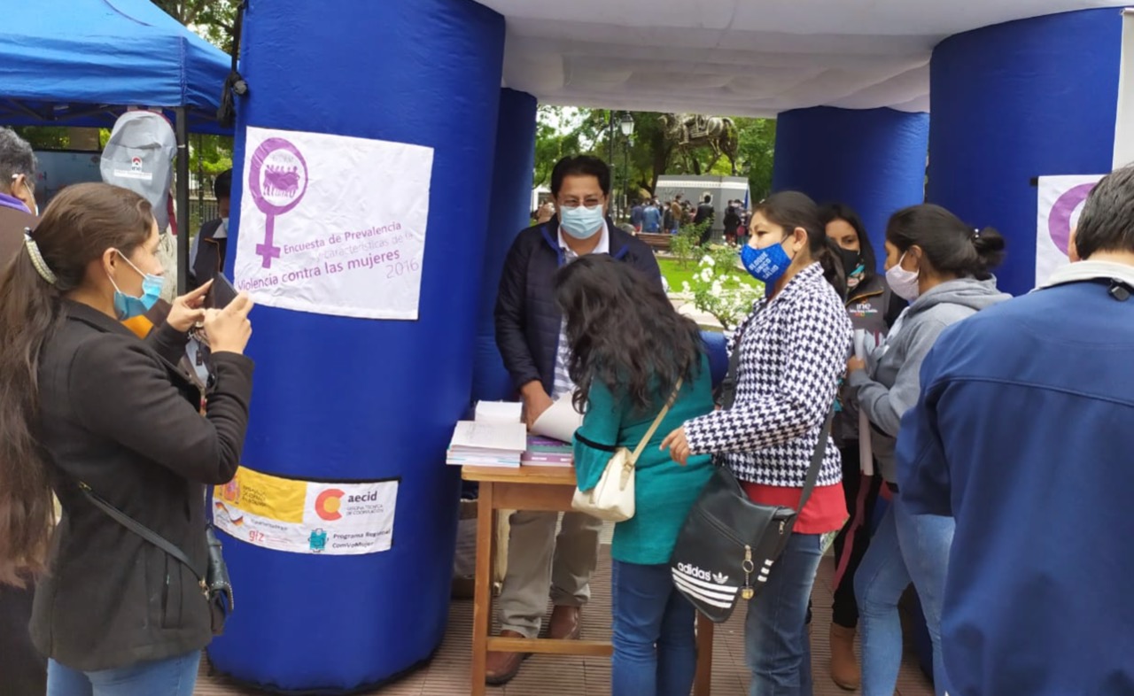 Cuatro ministerios llevan adelante una feria que brinda información gubernamental en Tarija