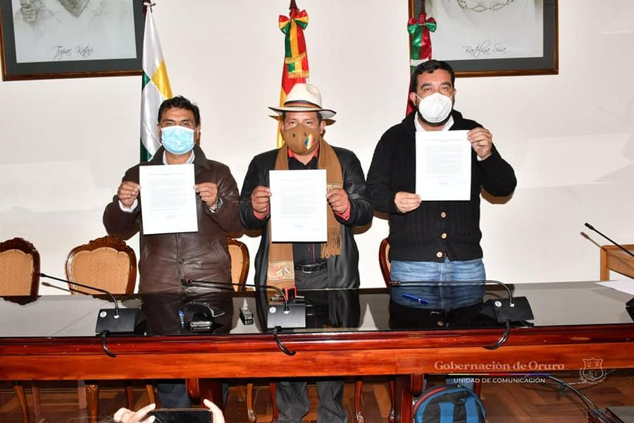 Gobernadores de Oruro y La paz firman acuerdos de pacificación limítrofe