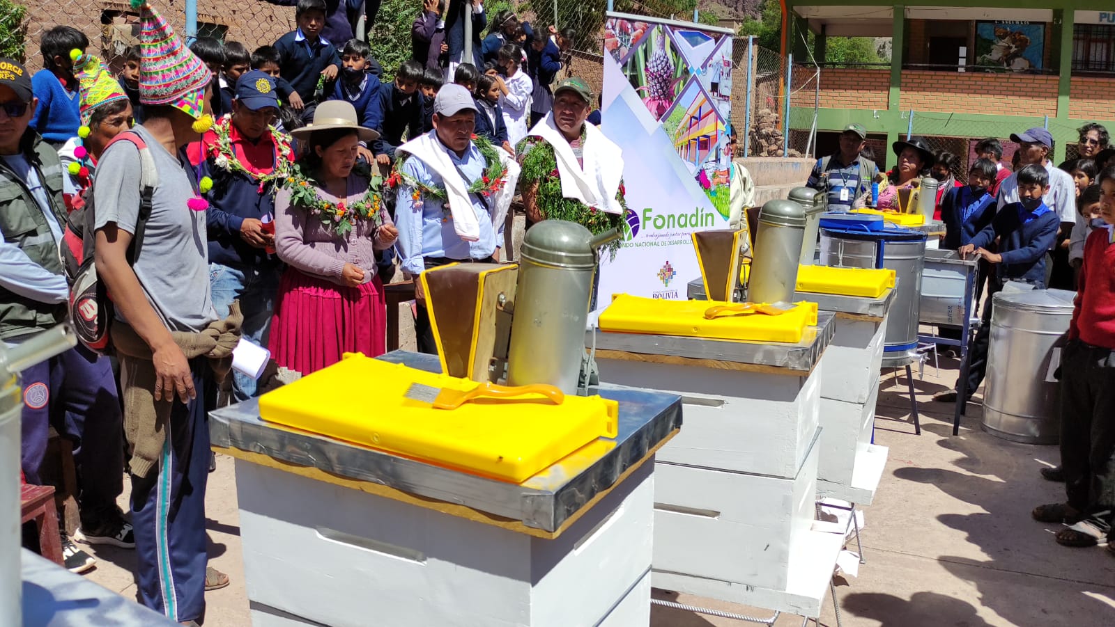 Gobierno promueve producción de miel en el norte de Potosí