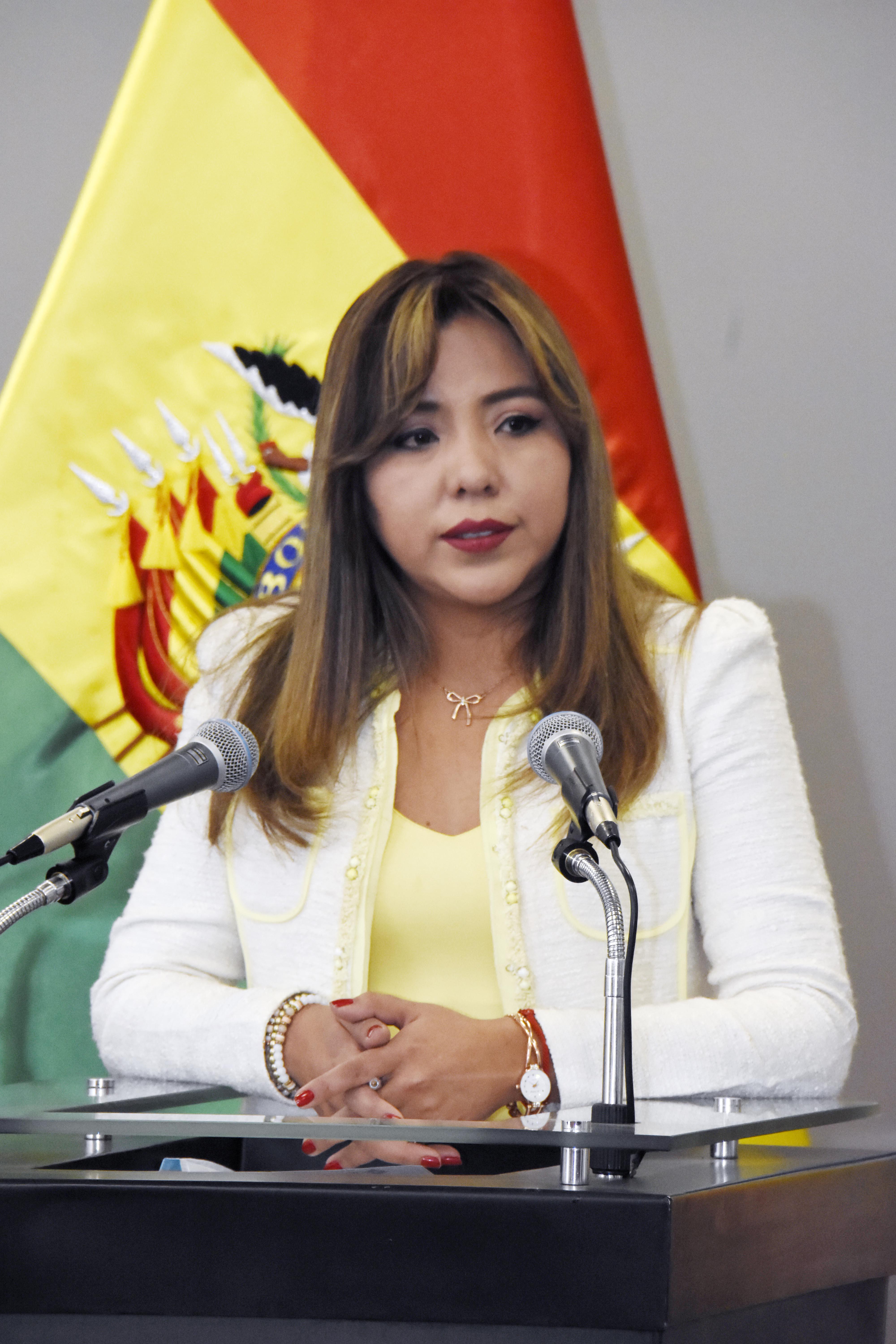 Viceministra Alcón afirma que el paro convocado no tiene razón de ser y que afectaría a los bolsillos de los propios bolivianos