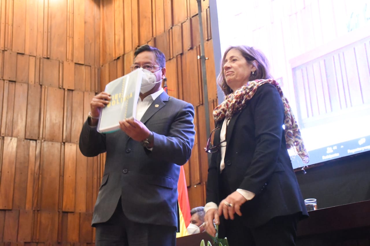 Presidente recibe informe del GIEI y pide aprobación de juicio de responsabilidades por violación de DDHH durante golpe de Estado (amplia)