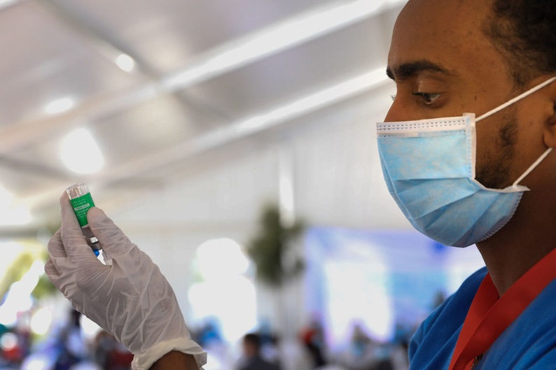 COVID-19: La OMS pide 11.000 millones de dosis al G7 y al G20 para vacunar al 70% de la población en 2022