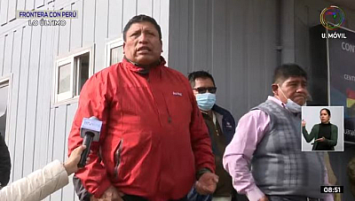 Más de 200 transportistas bolivianos están varados en el paso fronterizo de Desaguadero