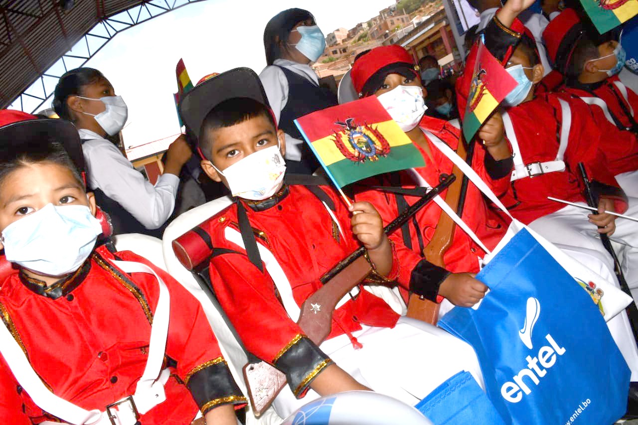 Presidente da inicio al pago del bono Juancito Pinto y entrega nuevo colegio en Cochabamba (adelanto)