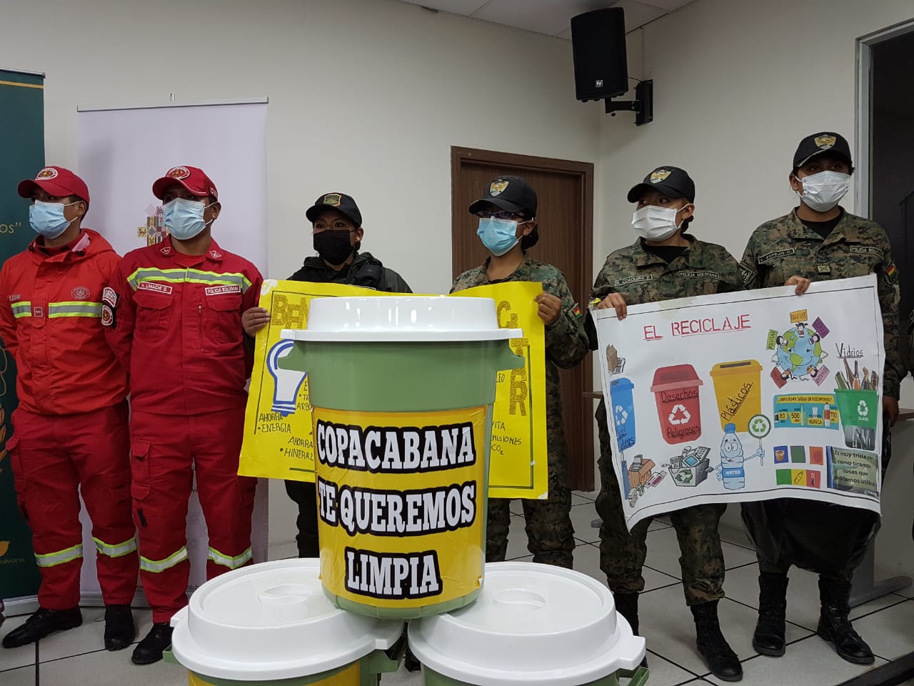 Autoridades convocan a la población a sumarse a la campaña de limpieza del lago Titicaca