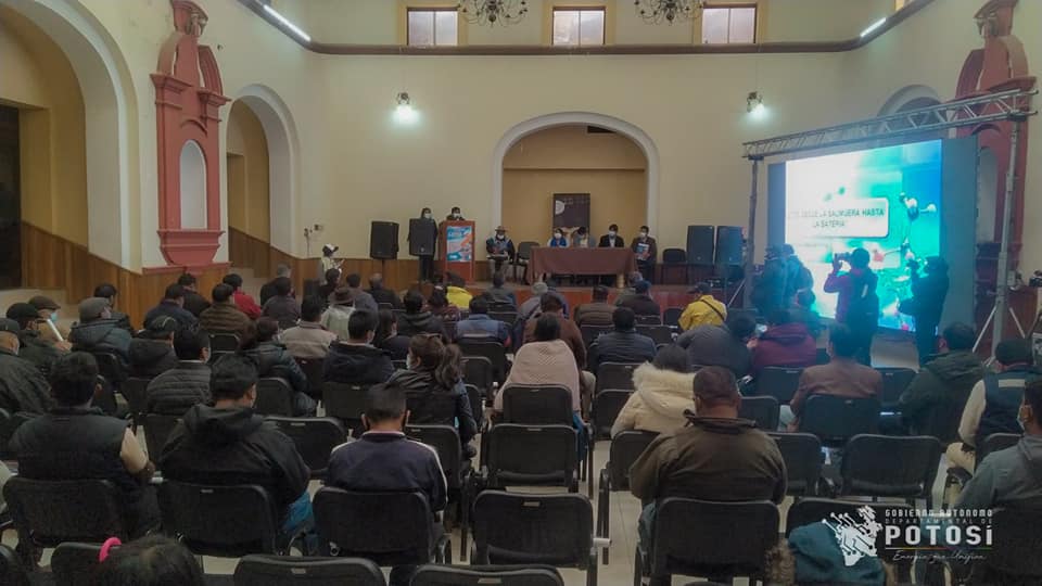 Expertos y empresas intercambian experiencias en simposio nacional del litio en Potosí