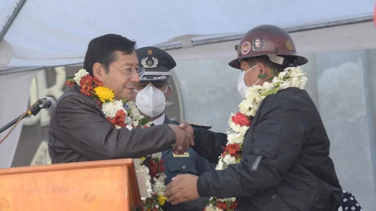 Bolivia pasa de la época de la crisis a la reactivación económica