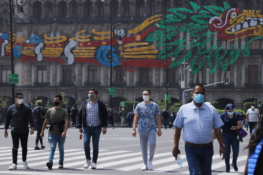 México reporta tendencia descendente en su curva epidémica