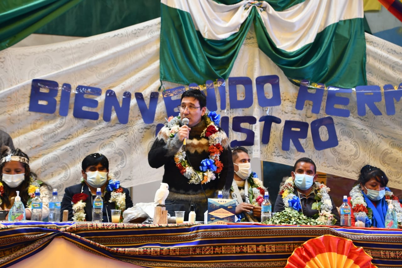 Hidrocarburos socializa estrategia del litio en Nor Lípez y municipios expresan apoyo a la industrialización