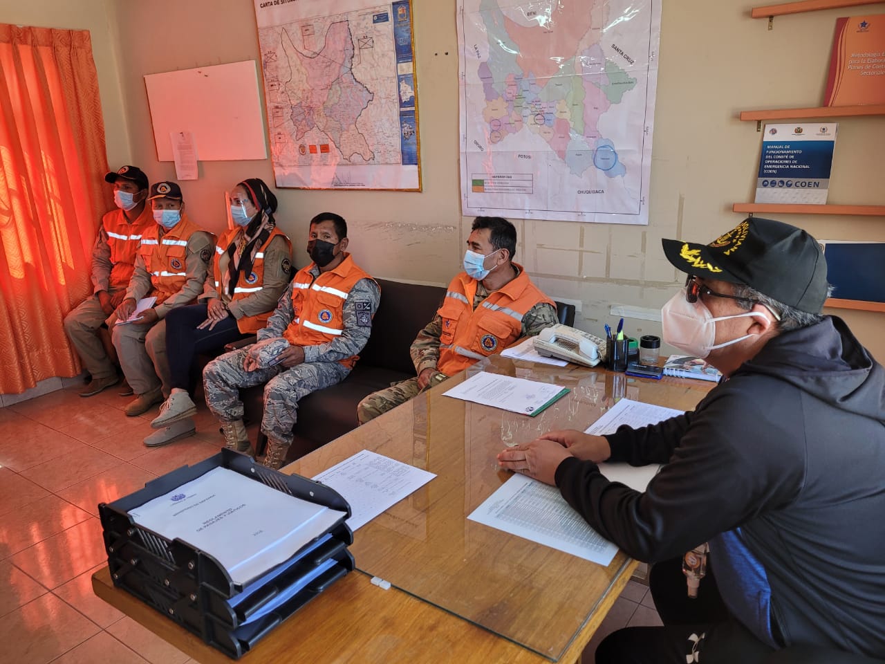 Ministro de Defensa y Defensa Civil coordinan tareas de atención a municipios afectados por granizadas en Cochabamba