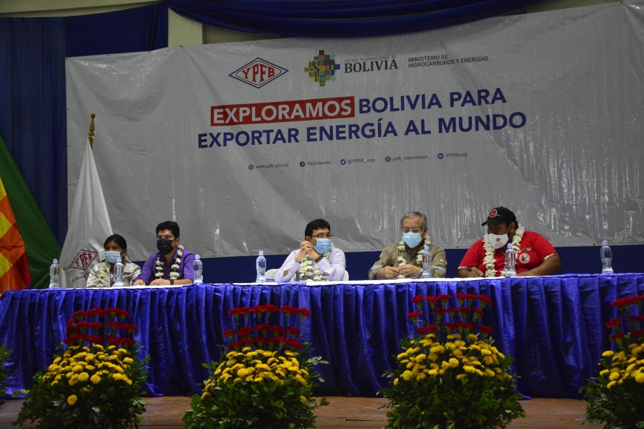 Ministerio de Hidrocarburos e YPFB inician obras de la red secundaria de gas en Yacuiba