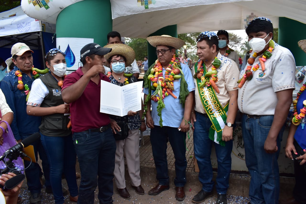 Ministro de Desarrollo Rural firma convenios para implementar sistemas de agua en San Miguel de Velasco