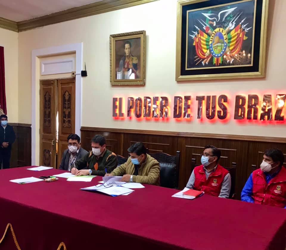 FNDR suscribe contrato de financiamiento por Bs 48,32 millones con la Gobernación de Oruro