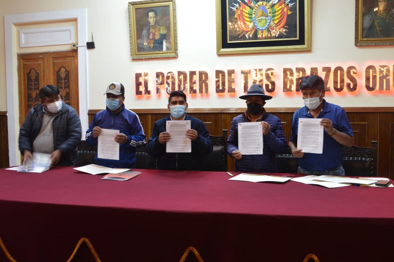 Firma de acuerdo interinstitucional apoya la producción de leche y hortalizas en Oruro