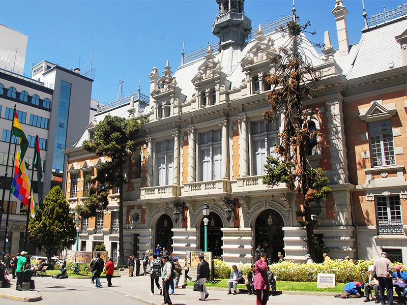 Denuncian que Alcaldía de La Paz adeuda pago a empresas hace ocho meses, lo que perjudicaría a más de 700 familias