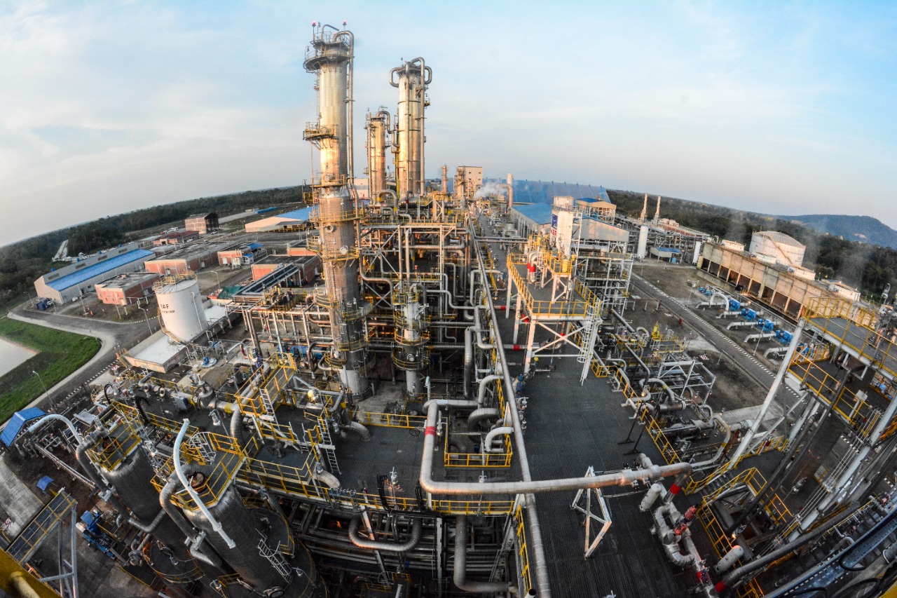 Gobierno garantiza suministro de energía eléctrica a las empresas del país