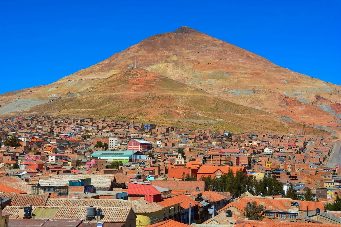 Conforman dos comisiones para preservar y buscar nuevas áreas de trabajo en el Cerro Rico de Potosí