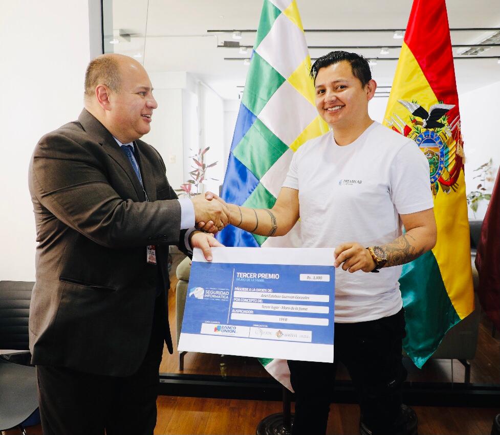 YPFB premia a jóvenes ganadores de los concursos sobre seguridad informática de la Agetic