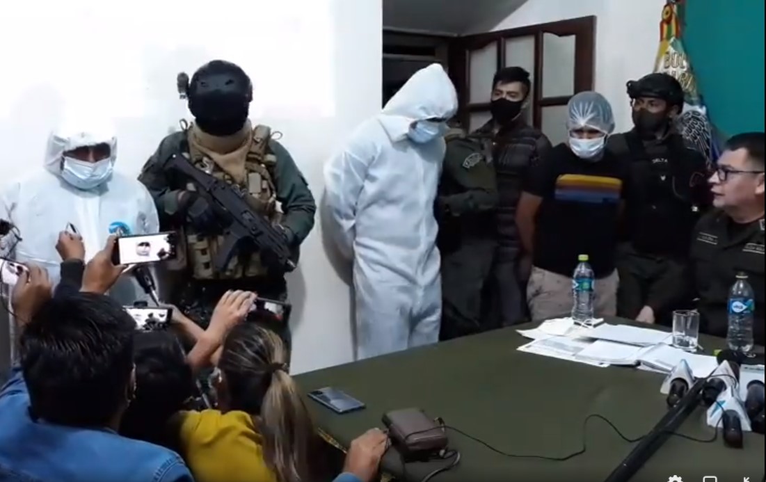 Policía aprehende a tres presuntos asesinos seriales de cuatro mujeres en Villa Tunari