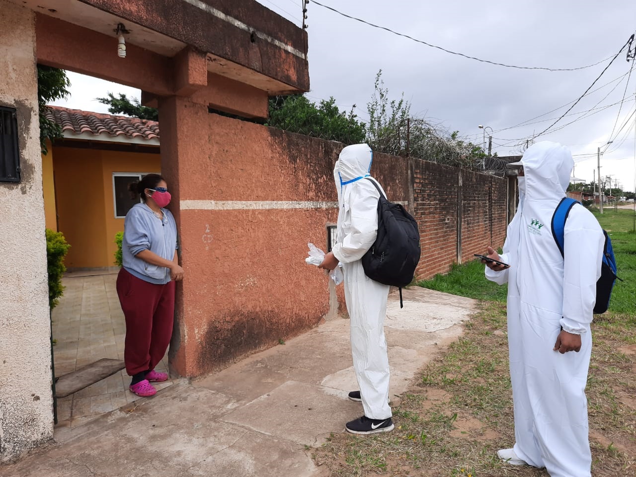 Rastrillaje masivo contra el COVID detecta 4 zonas rojas en la ciudad de Santa Cruz