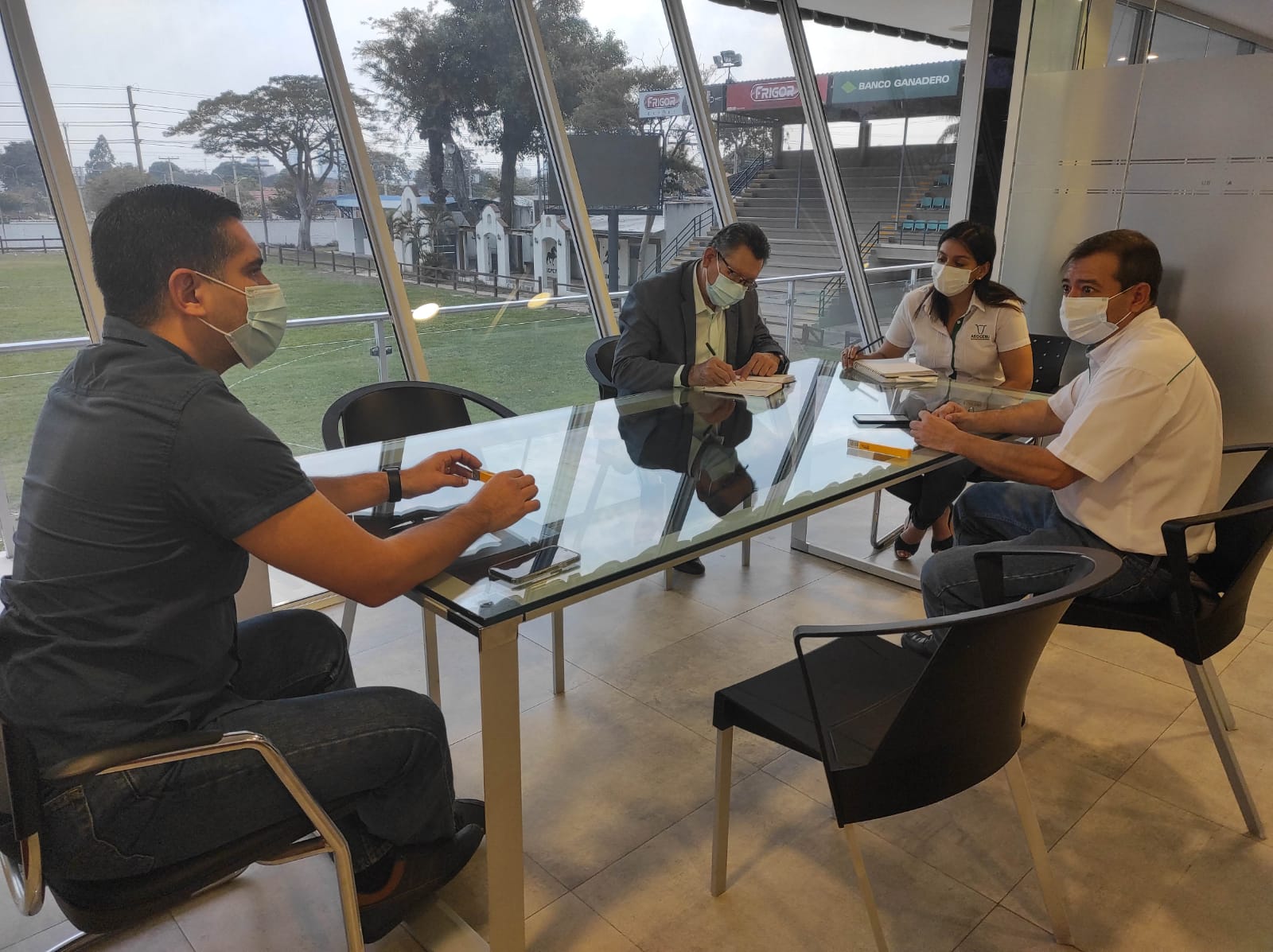 Ganaderos de Santa Cruz gestionan la exportación de genética bovina boliviana a Cuba