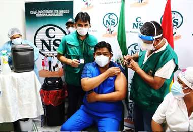 Caja Nacional de Salud aplicó hasta el momento 47.492 vacunas anticovid a sus afiliados