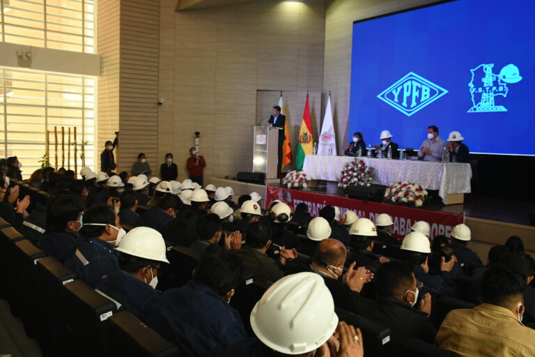 Federación de Trabajadores Petroleros recibe distinción del Senado por su trayectoria de lucha y trabajo