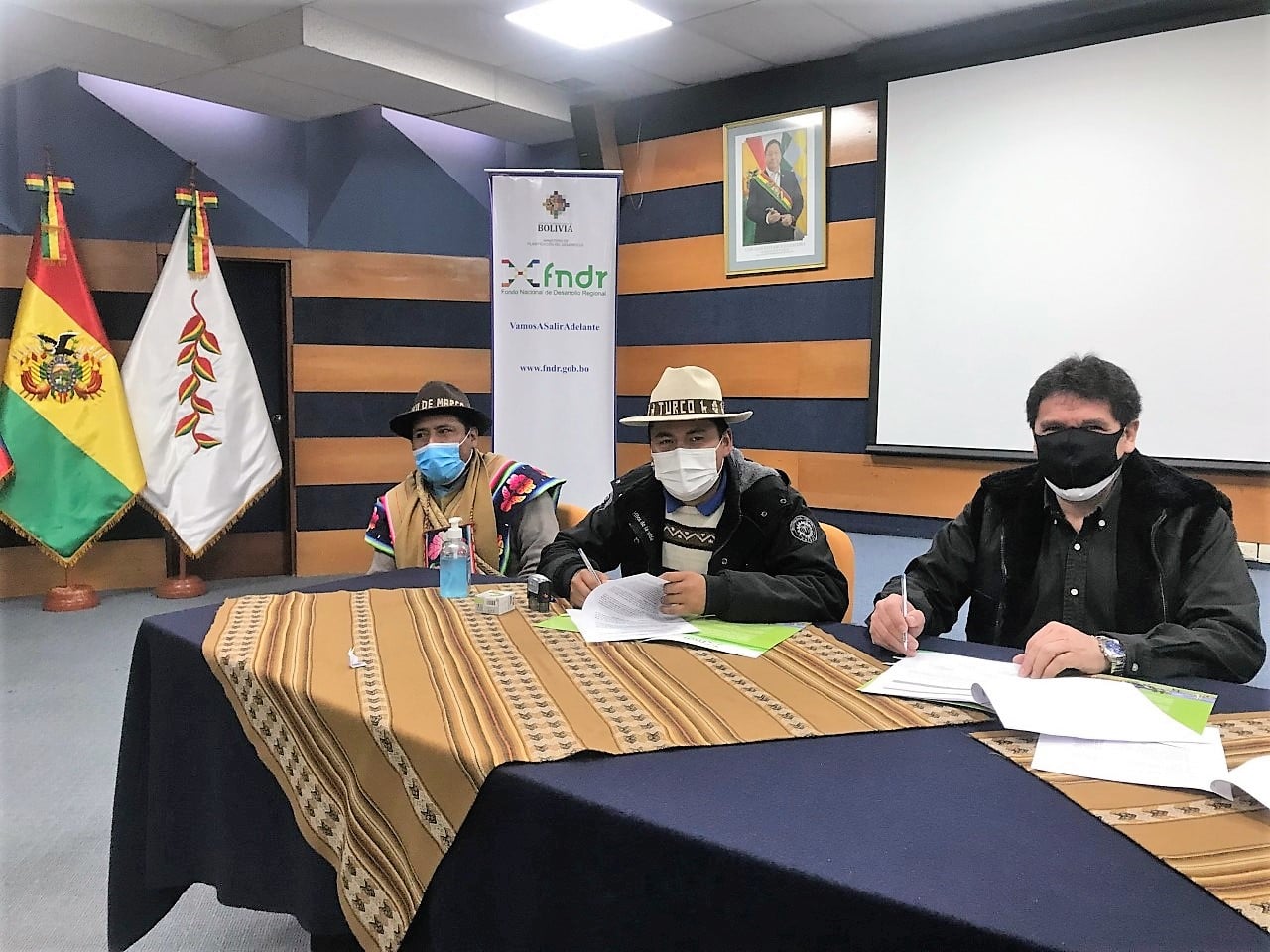Oruro: El FNDR financiará compra de volqueta para el municipio de Turco
