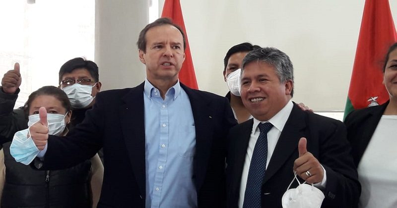 Contraloría: Luis Larrea percibía sueldos del Seguro Universitario sin cumplir requisitos legales y sin aval de asistencia