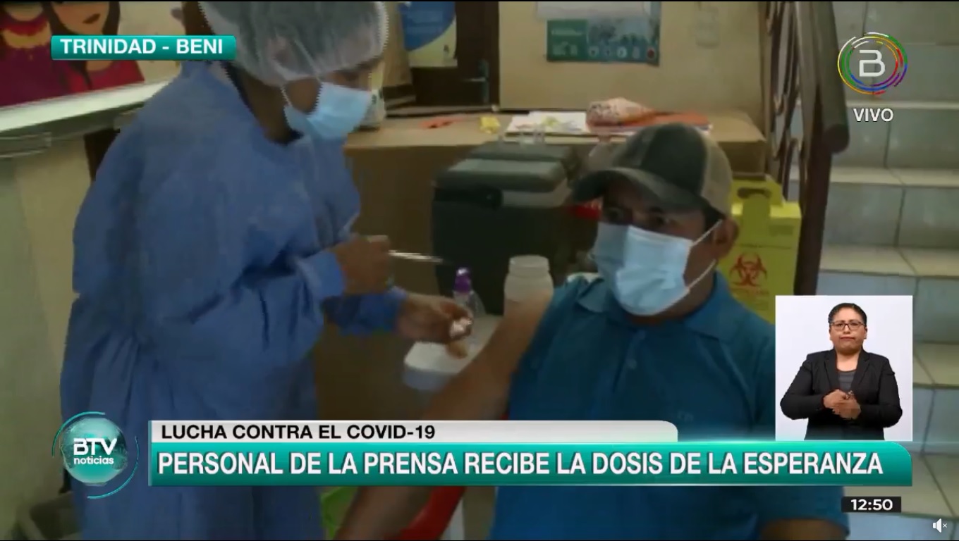 Trabajadores de la prensa de Trinidad se benefician con la vacunación contra el COVID-19