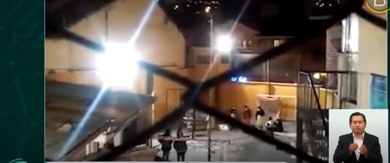 Reclusas del penal de Miraflores protestan: “Jeanine, no mientas, vives como reina” (amplia)