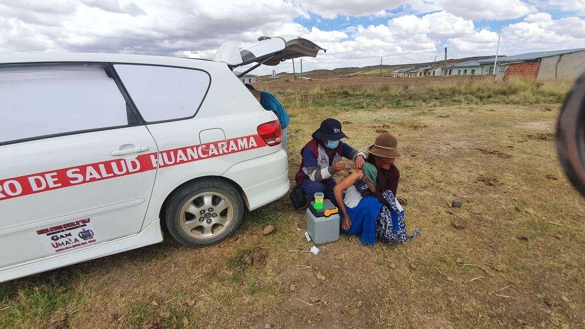 Reportan incremento significativo en la vacunación contra el COVID-19 en El Alto y zonas rurales de La Paz