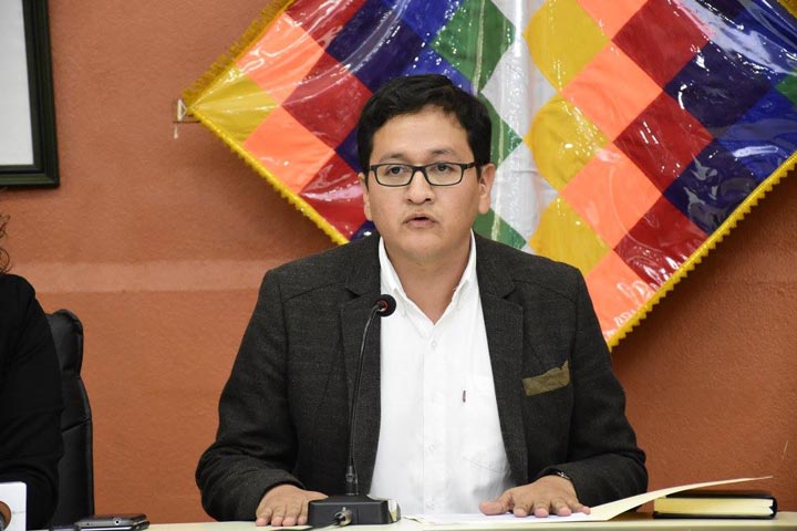 Viceministro Terrazas denuncia presiones internas para que trabajadores de salud acaten el paro