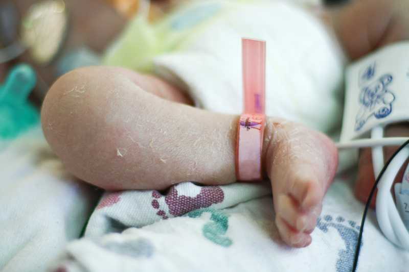 Registran el primer caso de una bebé que nació con anticuerpos contra el COVID-19