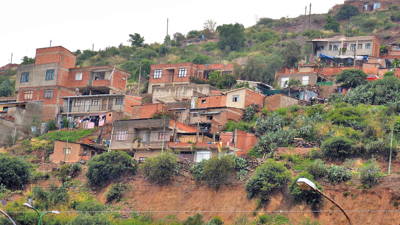 Diputado denuncia que Reyes Villa abandonó a vecinos de la zona Sur de Cochabamba